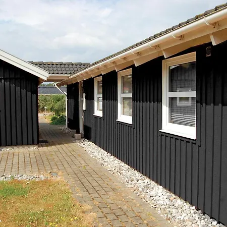 別荘 Beach Front Home In Sjolund With Sauna Sjølund